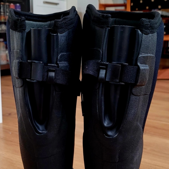 Muck Wide Calf Chore Tall Boot, size 10 - Picture 3 of 6